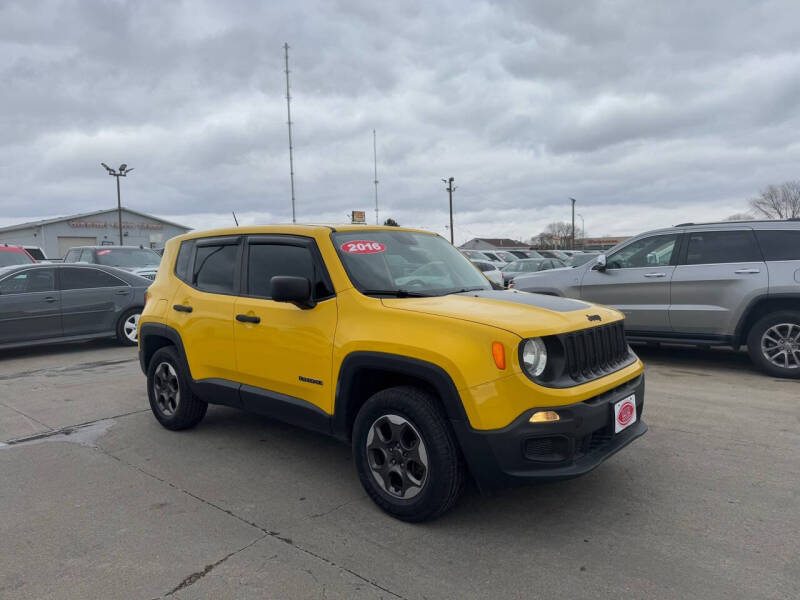 2016 Jeep Renegade for sale at UNITED AUTO INC in South Sioux City NE