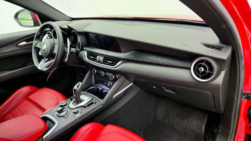 2023 Alfa Romeo Stelvio Sprint
