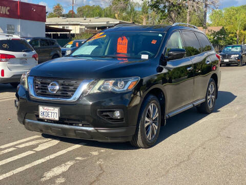 2017 Nissan Pathfinder Platinum