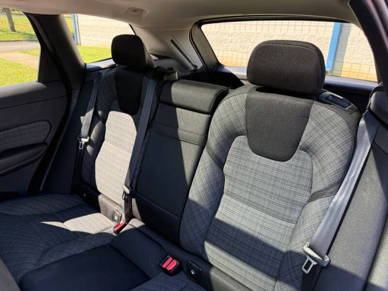 2022 Volvo XC60 B5 Momentum