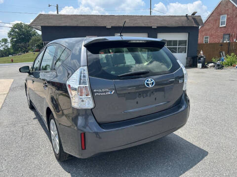 2013 Toyota Prius v Three