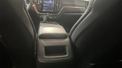 2023 Volvo XC60 B5 Plus Dark Theme