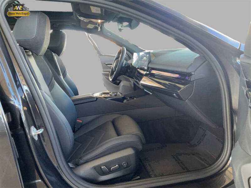 2025 BMW 5 Series 530i