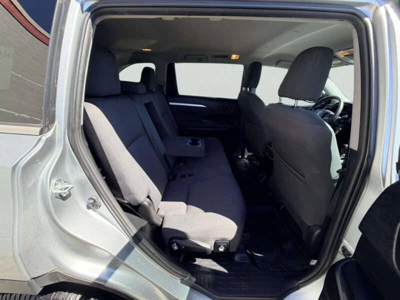 2019 Toyota Highlander LE