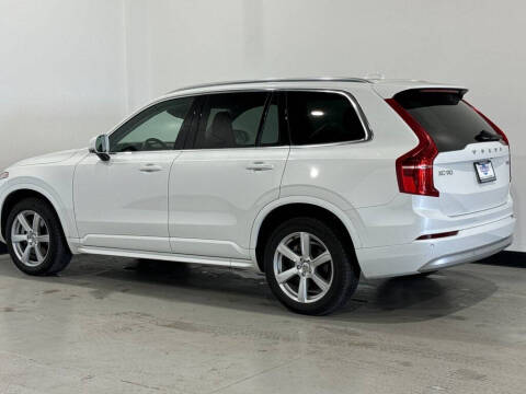 2022 Volvo XC90 T5 Momentum