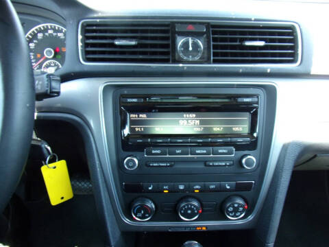 2014 Volkswagen Passat 1.8T S PZEV