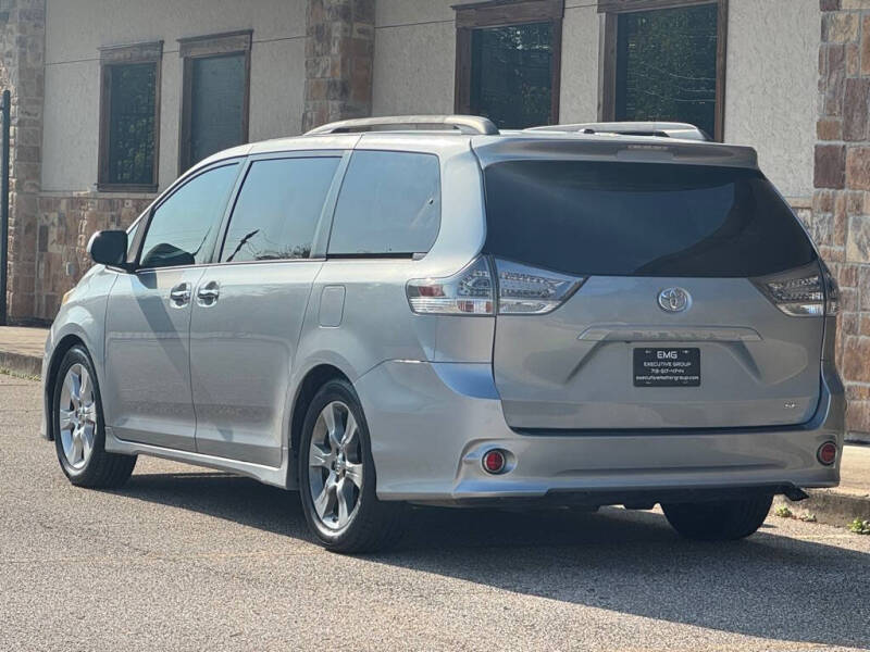 2013 Toyota Sienna SE 8-Passenger