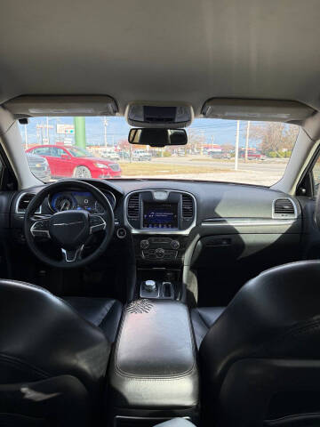 2016 Chrysler 300 Limited