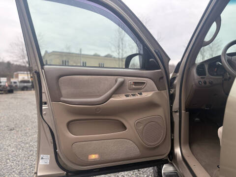 2004 Toyota Sequoia SR5