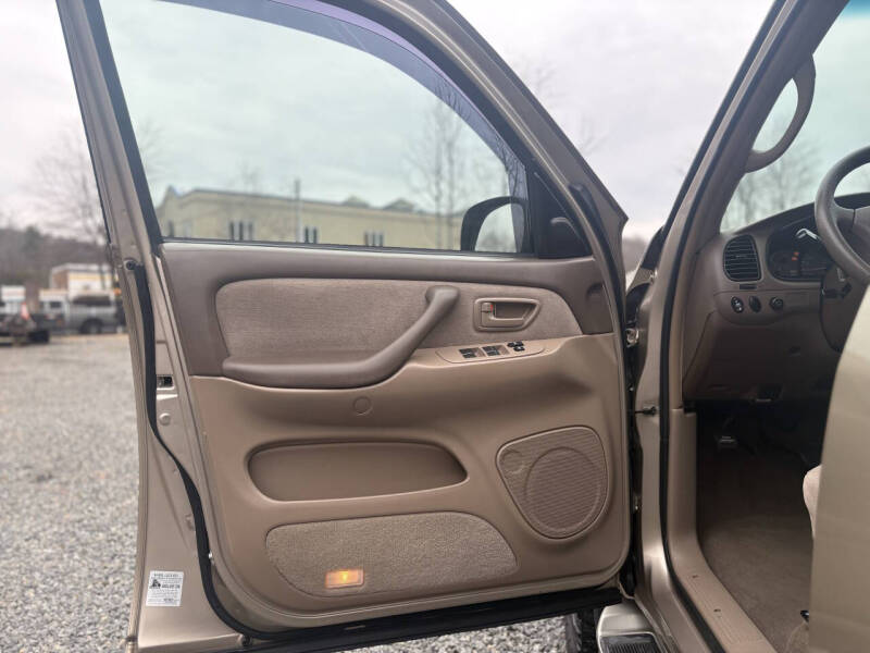 2004 Toyota Sequoia SR5