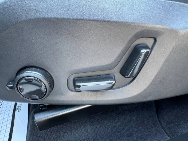 2023 Volvo XC60 B5 Ultimate Bright Theme