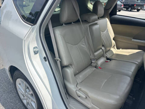 2014 Toyota Prius v Five