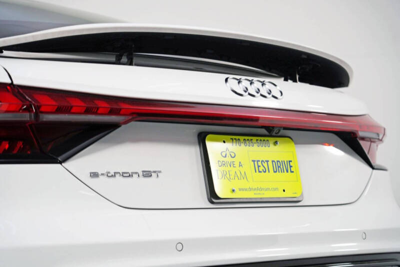 2022 Audi e-tron GT quattro Premium Plus