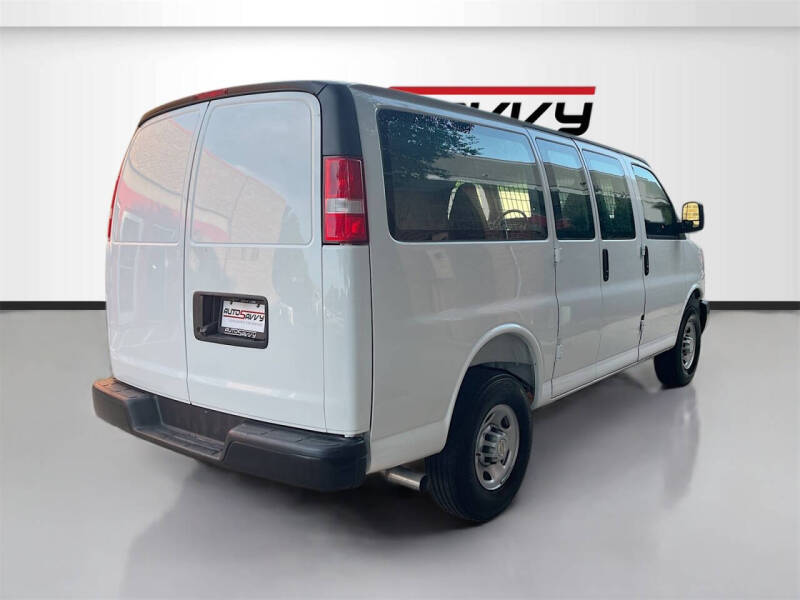 2025 Chevrolet Express 2500