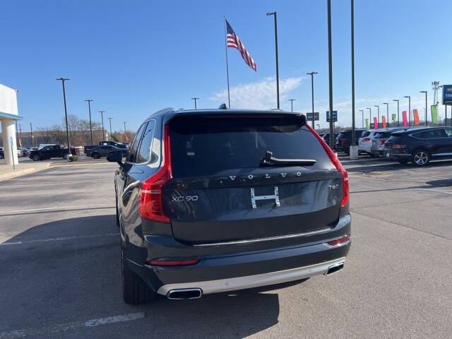 2021 Volvo XC90 T6 Momentum 7-Passenger
