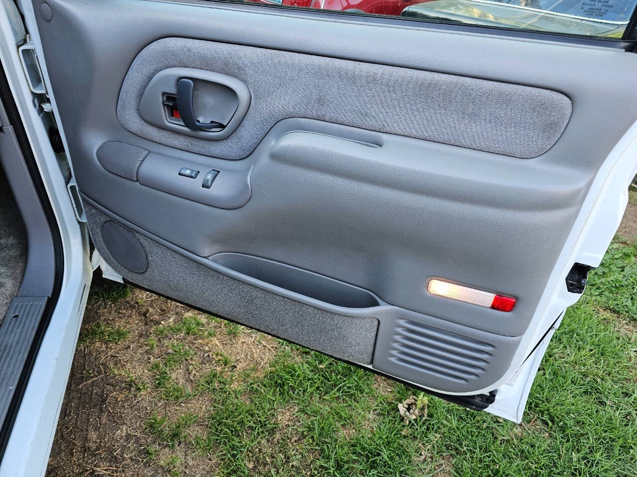 1998 Chevrolet Tahoe 36
