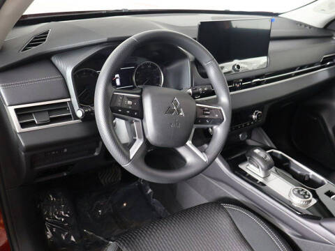 2026 Mitsubishi Outlander ES