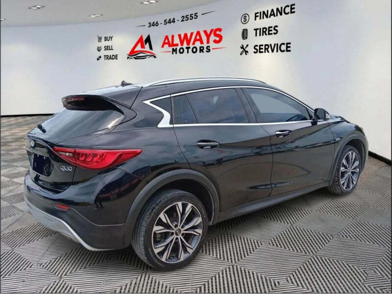 2017 Infiniti QX30 Luxury