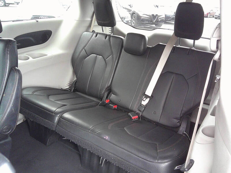 2017 Chrysler Pacifica Touring-L Plus