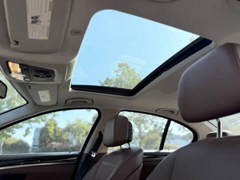 2012 BMW 5 Series 528i