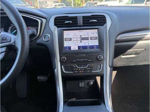 2020 Ford Fusion SE