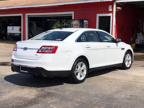 2018 Ford Taurus SEL