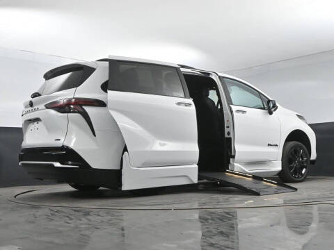 2025 Toyota Sienna XSE 7-Passenger