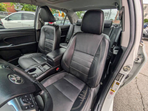 2017 Toyota Camry Hybrid XLE