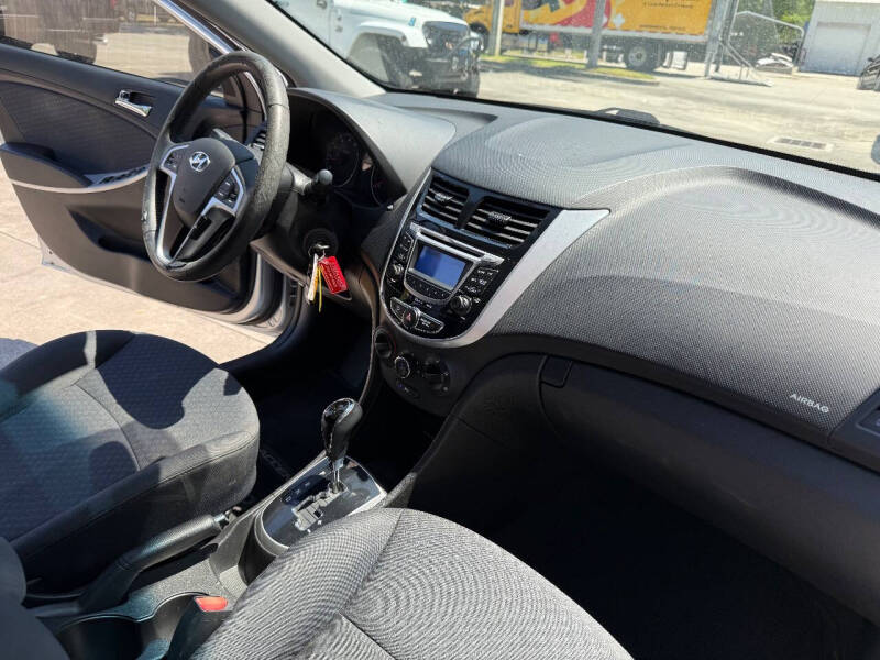 2013 Hyundai Accent SE