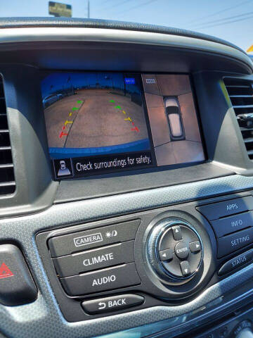 2017 Nissan Pathfinder SL