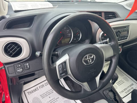 2013 Toyota Yaris 5-Door LE
