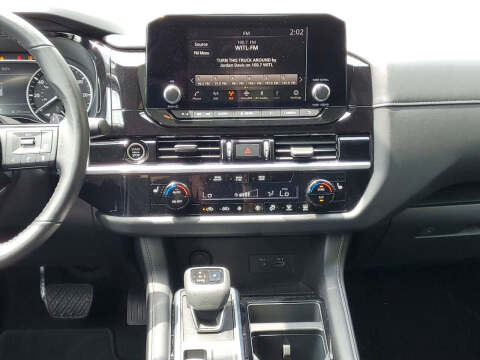 2022 Nissan Pathfinder SV