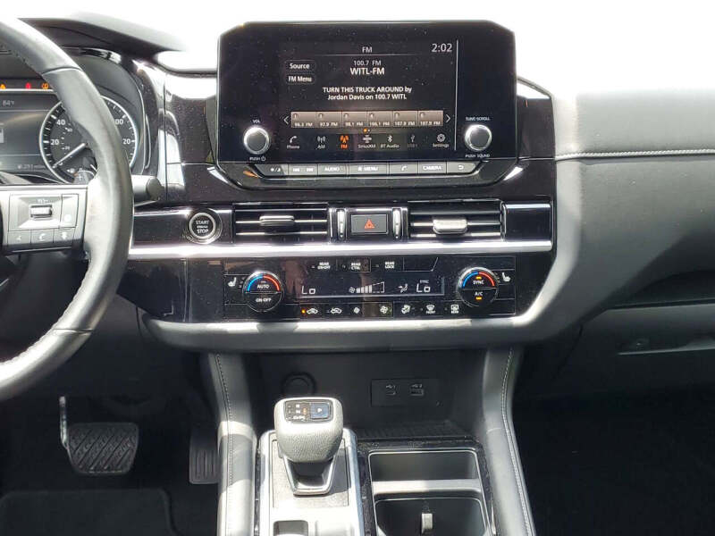 2022 Nissan Pathfinder SV