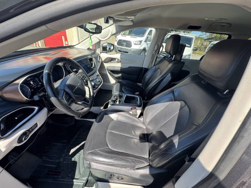 2017 Chrysler Pacifica Touring-L Plus