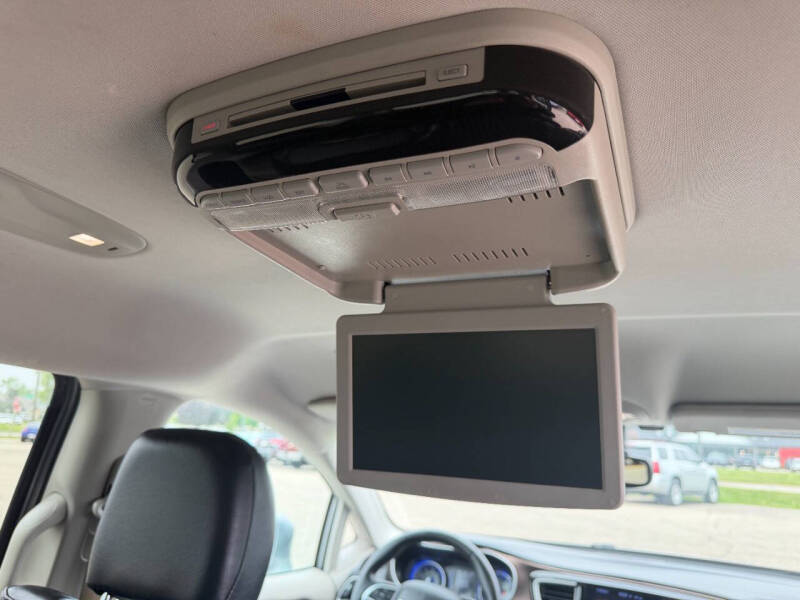 2017 Chrysler Pacifica Touring-L