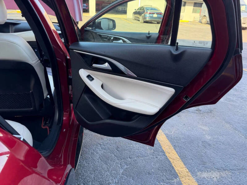 2017 Infiniti QX30 Premium