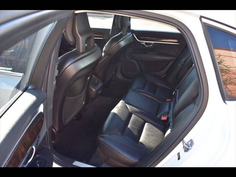 2017 Volvo S90 T5 Momentum