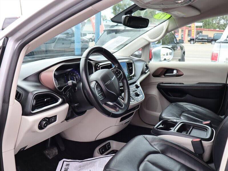 2017 Chrysler Pacifica Touring-L