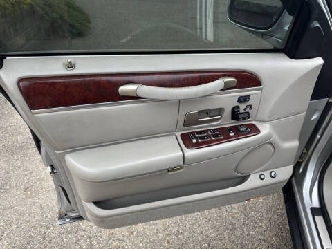 2003 Lincoln Town Car Cartier