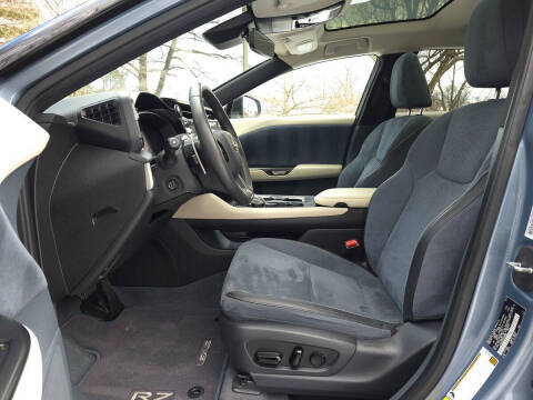 2023 Lexus RZ 450e Luxury