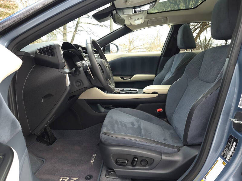 2023 Lexus RZ 450e Luxury