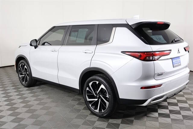 2023 Mitsubishi Outlander SE