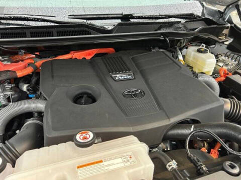 2025 Toyota Sequoia SR5