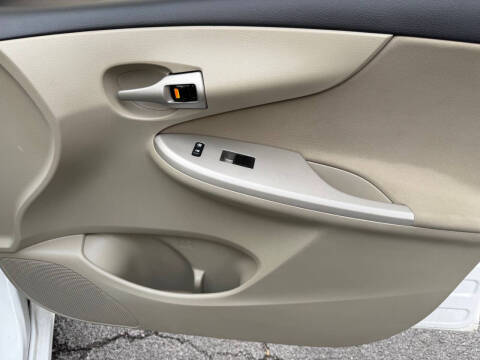 2011 Toyota Corolla LE