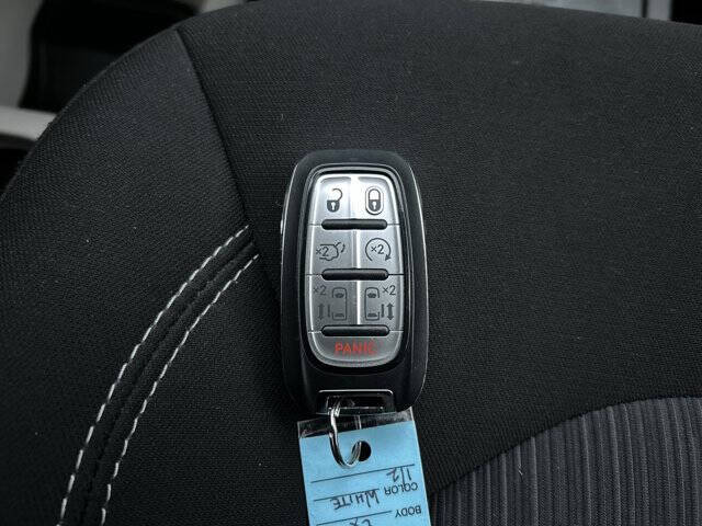 2022 Chrysler Voyager LX