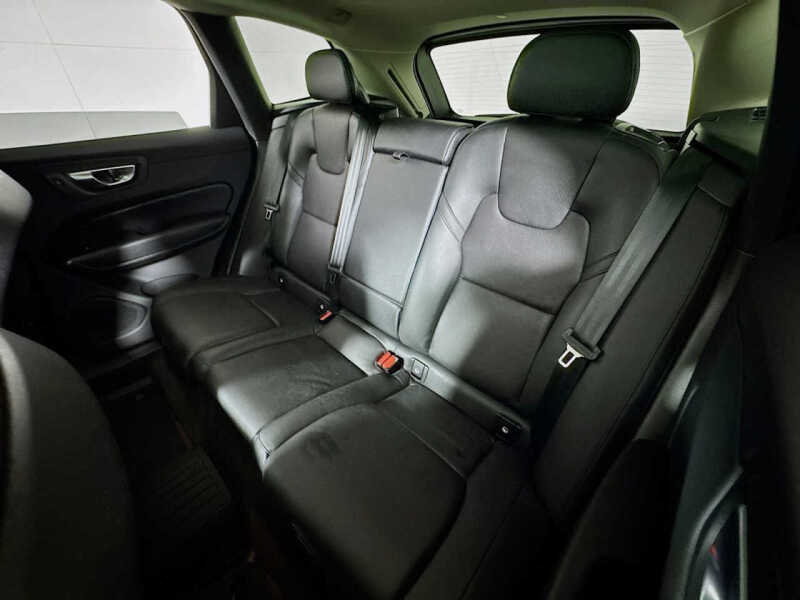 2023 Volvo XC60 B5 Plus Dark Theme