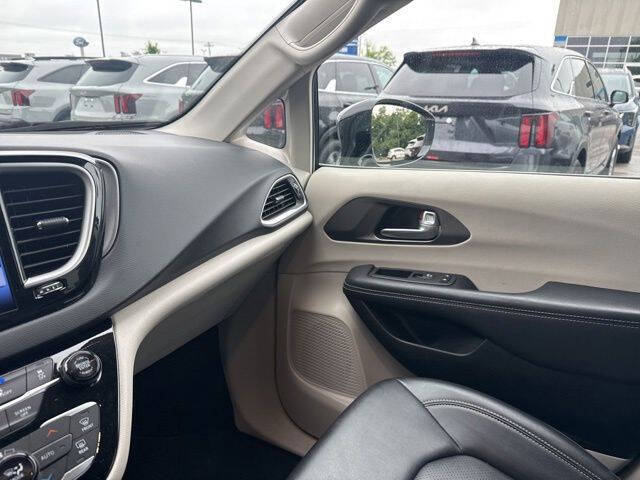 2024 Chrysler Pacifica Touring L