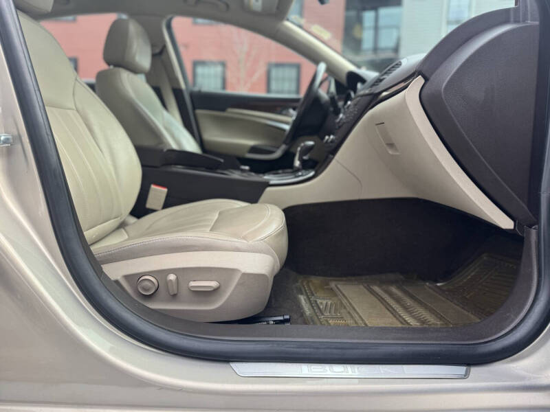 2012 Buick Regal Premium 2