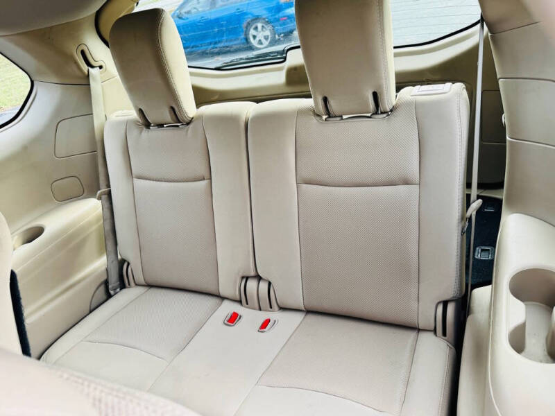 2017 Nissan Pathfinder SV