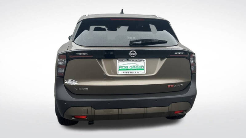 2026 Nissan Kicks SR